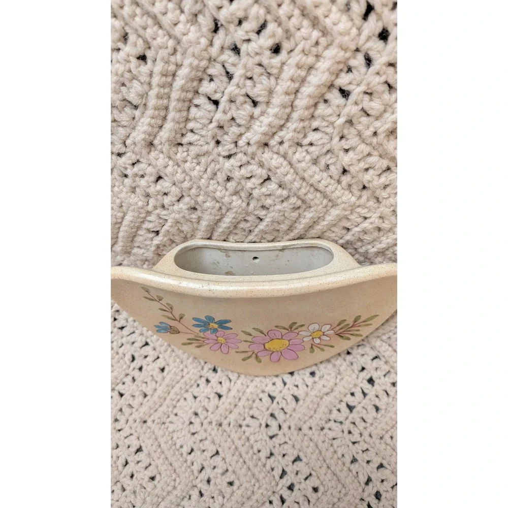 Vintage Ceramic Wall Pocket Hand Painted Floral Crescent Vase Speckled‎ Cream